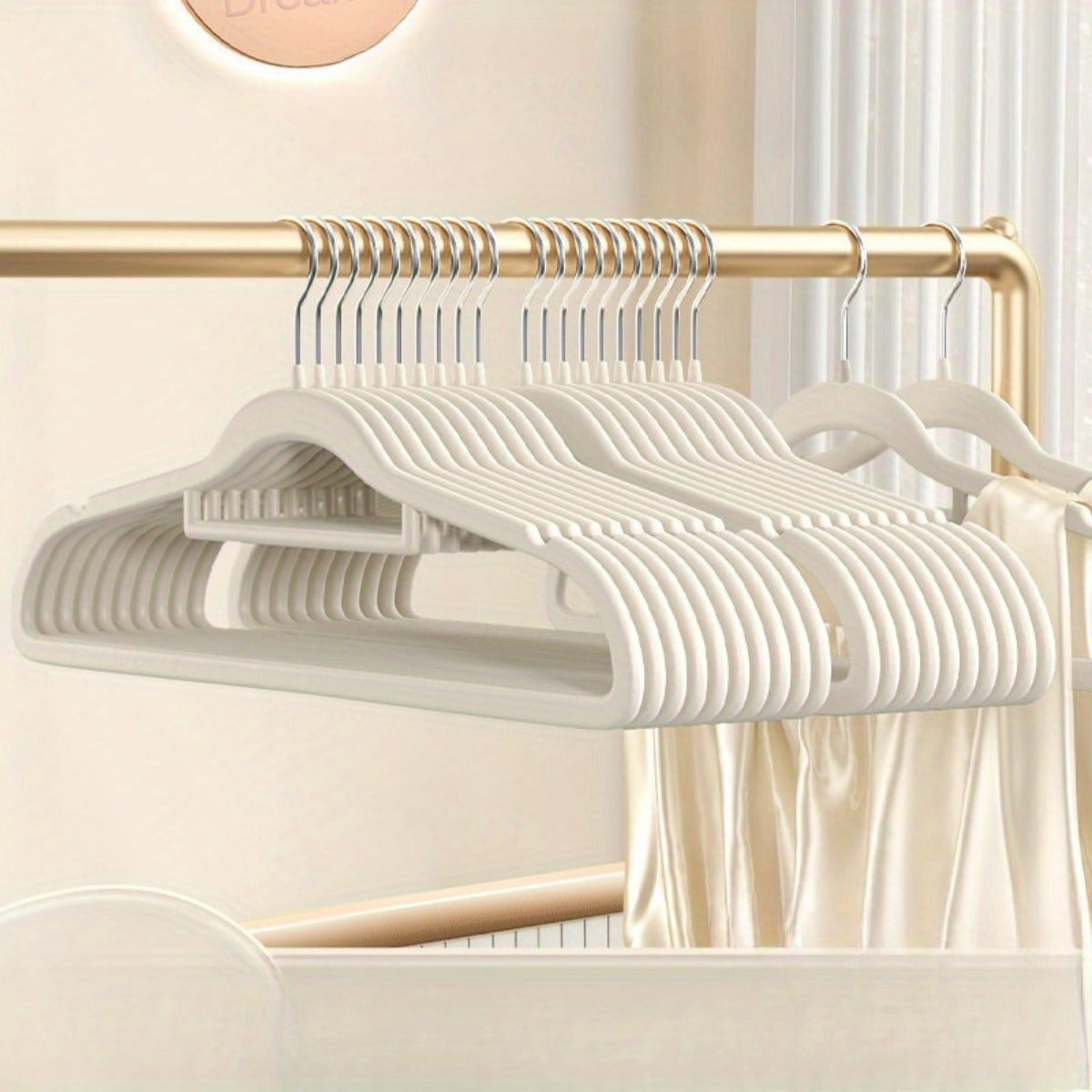 Plush Velvet Hangers, Non-Slip Shoulder Angle, Thickened Plastic Coated, Home Clothes Drying Rack, No-Mark Hanging Clothes Hangers for Wardrobe Storage