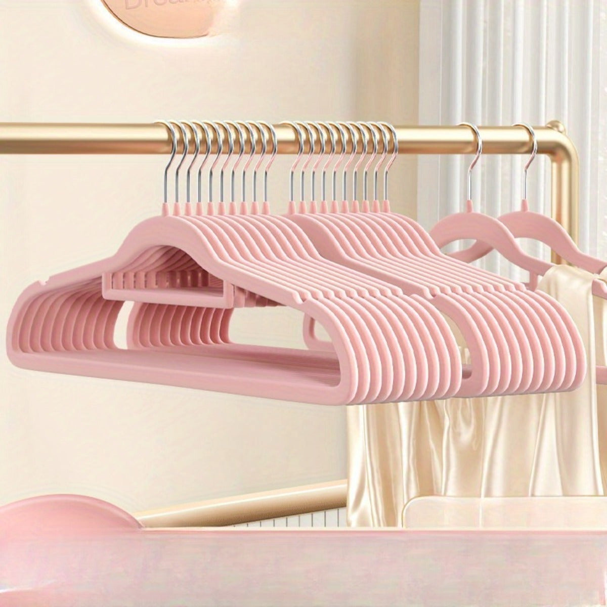 Plush Velvet Hangers, Non-Slip Shoulder Angle, Thickened Plastic Coated, Home Clothes Drying Rack, No-Mark Hanging Clothes Hangers for Wardrobe Storage
